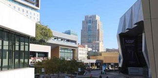 Все больше бизнесов в Сакраменто требуют подтверждение вакцинации у клиентов