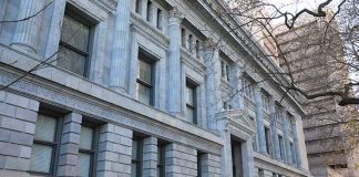 Байден подпишет меморандум о расширении доступа к юридическому представительству и судам