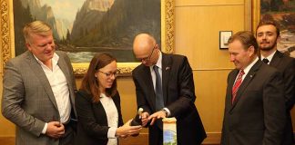 Губернатору – водка, детям – книжки