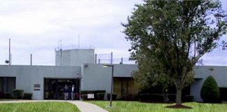 Пастор-брокер Виталий Корчевский отбывает тюремное заключение в Северной Каролине