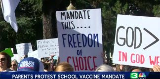 Калифорнийские родители протестуют против обязательной вакцинации детей от COVID-19