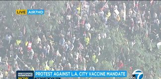 Сотрудники администрации города Лос-Анджелеса выступают против вакцинации