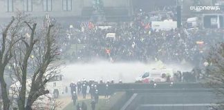 Масштабные протесты против вакцинации от COVID-19 в США и Европе