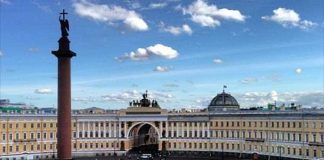 В Петербурге задержаны граждане США за «хулиганские танцы» у здания УФСБ St. Petersburg, Russia