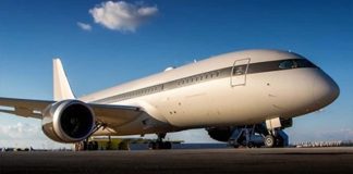 США получили ордер на арест двух самолетов российского олигарха Романа Абрамовича