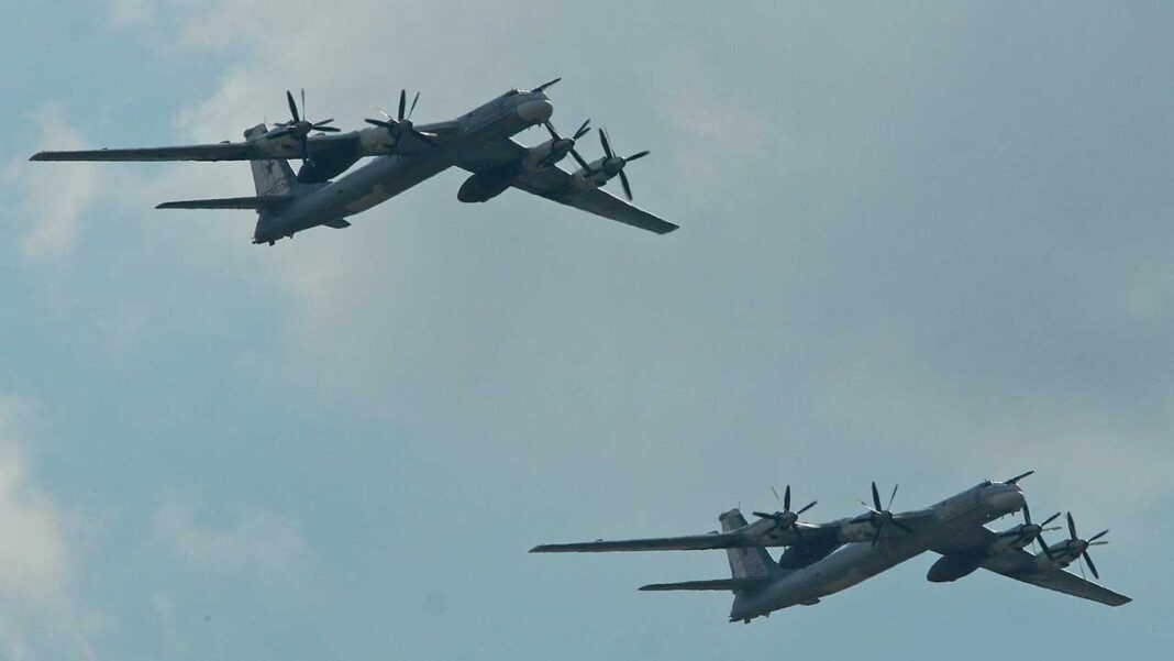 Russian-Tu-95-Bear-H-bombers