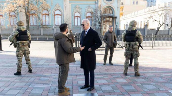 Zelensky, Biden in Kyiv