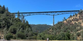 Молодой мужчина найден мертвым под самым высоким мостом Калифорнии Foresthill Bridge, Auburn, Ca