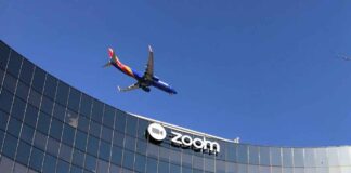 Латвиец арестован по подозрению в контрабанде авиационных технологий в РФ Airplane over Zoom, San Jose, Ca