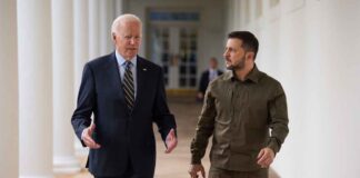 СМИ: Байден пообещал Зеленскому передать Украине ракеты большой дальности Biden and Zelensky