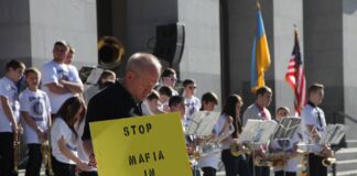 США готовятся депортировать десятки украинцев с криминальным прошлым Ukrainian diaspora in Sacramento, Ca