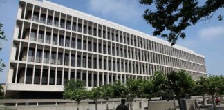 Иммиграционная служба изменила правила для супругов беженцев Gordon Schaber Courthouse, Sacramento, Ca