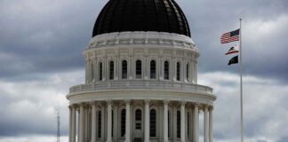 Правительство должно быть подотчётным народу или станет авторитарным California State Capitol, Sacramento, Ca