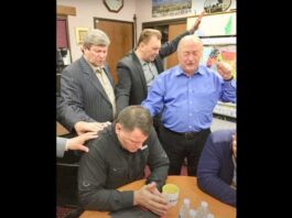 Геннадий Мохненко принимает благословение Адама Бондарука