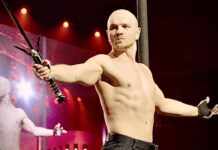 Новое слово в церкви – глотание меча и стриптиз перед прихожанами Alex Magal