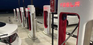 Акции Tesla рухнули на 15%, пережив крупнейшее падение за пять лет Tesla Supercharger