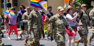 Пентагон начал увольнять трансгендеров из армии WeHo pride