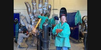 Известные россияне на Burning Man 2024 Weld Queen