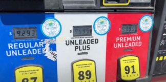 Трамп: Бензин подешевел до $1.98 за галлон Gas station