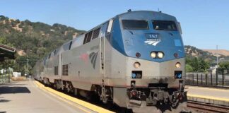 Калифорнийская железная дорога против техасской мечты Amtrak