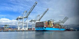 Канада, Мексика и Китай заявили, что готовят ответ на новые тарифы США Port of Oakland, California