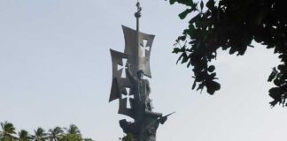 Самая высокая скульптура в Северной Америке — работа Зураба Церетели The bronze statue was created by Georgian-born Zurab Tsereteli