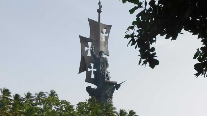 The bronze statue was created by Georgian-born Zurab Tsereteli