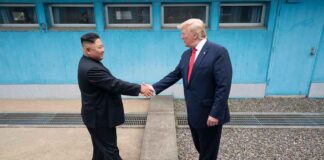 Исследование Gallup: Трамп — самый непопулярный президент за последние 70 лет President Donald J. Trump shakes hands with Chairman of the Workers’ Party of Korea Kim Jong Un