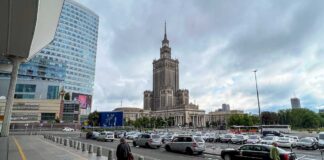 В Польше собирают деньги на покупку Гавайев Kraków, Poland