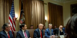 Трамп провел первое заседание Кабинета министров, открыв его молитвой Trump prayer