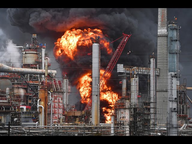 На нефтеперерабатывающем заводе в районе Залива Сан-Франциско произошел пожар