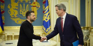 Илон Маск предложил амнистию для Зеленского в обмен на выборы в Украине Zelensky with Scott Bessent