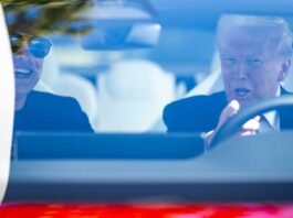 Elon Musk helps President Trump pick his new Tesla