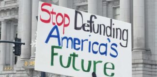 США охватила масштабная волна протестов Hands off protest