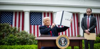 Рынок падает, но это на пользу Америки, считает Трамп Trump