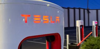 Калифорния подала в суд на Трампа за блокировку миллиардов на зарядные станции Tesla supercharger