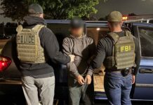 Агенты ICE арестовывают водителей Uber ICE