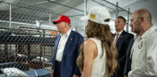 «Аллигаторский Алькатрас»: Трамп открыл новый иммиграционный лагерь Trump in Alligator Alcatraz