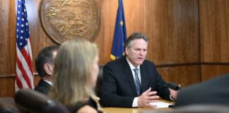 Губернатор Аляски приветствует предстоящую встречу Трампа с Путиным Governor Mike Dunleavy. Juneau, Alaska