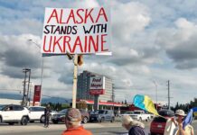 В Аляске проходят протесты против встречи Трампа и Путина Alaska protest agains Putin