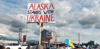 В Аляске проходят протесты против встречи Трампа и Путина Alaska protest agains Putin