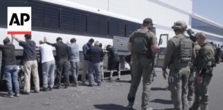 В Джорджии задержаны 475 нелегальных рабочих на аккумуляторном заводе South Korea to bring home 300 workers detained in ICE raid at Hyundai plant in Georgia