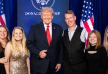 Арестован безрукий церковный музыкант по делу о детской порнографии Jon Paul Sheptock with Trump