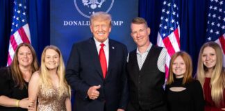 Арестован безрукий церковный музыкант по делу о детской порнографии Jon Paul Sheptock with Trump