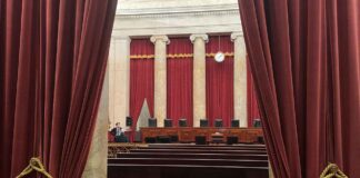 Верховный суд США одобрил паспортную политику Трампа против трансгендеров Supreme court