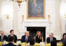 Билл Гейтс извинился за связи с российскими женщинами President Donald Trump and First Lady Melania Trump host business and technology leaders for a dinner in State Dining Room at the White House