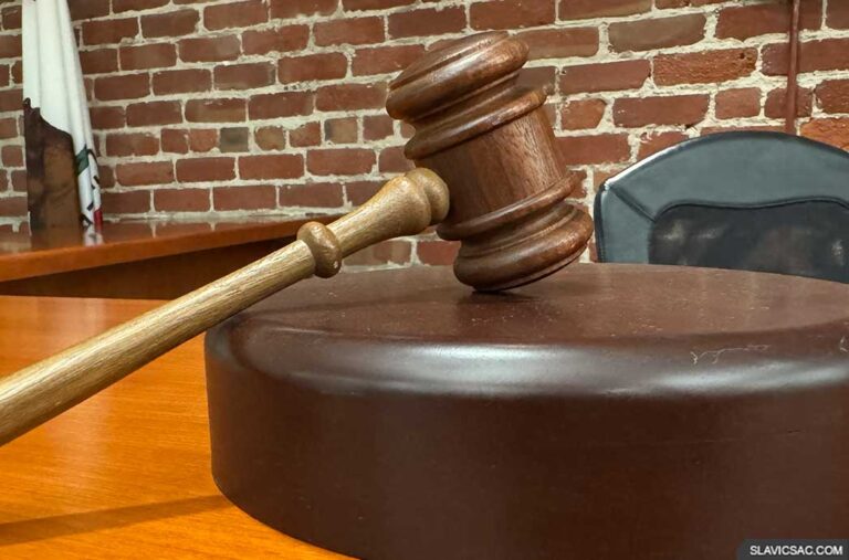 В Глендейле армянка обвиняется в продаже линз без рецепта