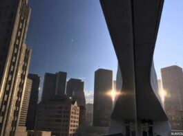 new-york-glass-window-skyscraper-city