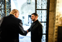Зеленский поддержал операцию США и Израиля против режима Ирана President Donald J. Trump meets with Ukrainian President Zelenskyy at Mar-a-Lago.