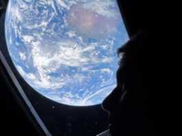 Экипаж Artemis II начал исторический пролет Луны Artemis-II